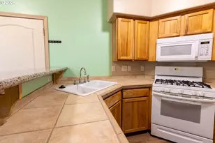 374 NW 25th St, Redmond, OR 97756 - Photo 17