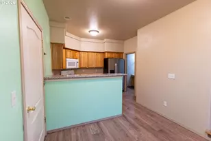 374 NW 25th St, Redmond, OR 97756 - Photo 13