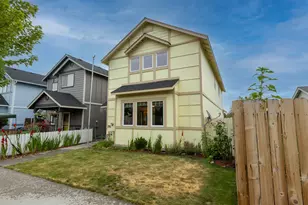 374 NW 25th St, Redmond, OR 97756 - Photo 3
