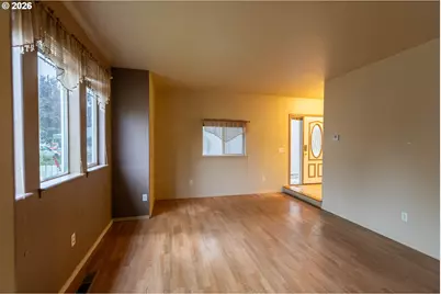 374 NW 25th St, Redmond, OR 97756 - Photo 7