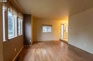 374 NW 25th St, Redmond, OR 97756 - Photo 7