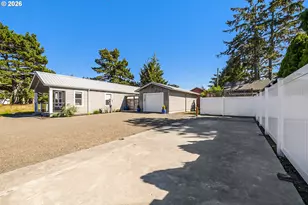 1210 32 St, Seaview, WA 98644 - Photo 7