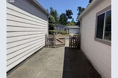507 Robin Ln, Florence, OR 97439 - Photo 3