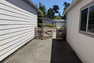 507 Robin Ln, Florence, OR 97439 - Photo 3