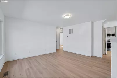 7028 SE 86th Ave, Portland, OR 97266 - Photo 3