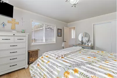 137 N River Dr, Roseburg, OR 97470 - Photo 29