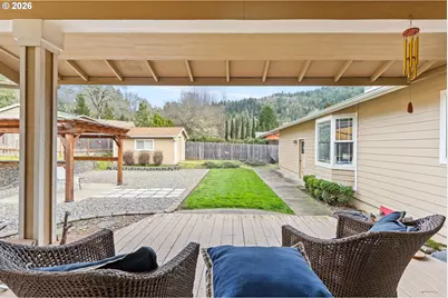 137 N River Dr, Roseburg, OR 97470 - Photo 41