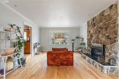 137 N River Dr, Roseburg, OR 97470 - Photo 13