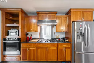 137 N River Dr, Roseburg, OR 97470 - Photo 19