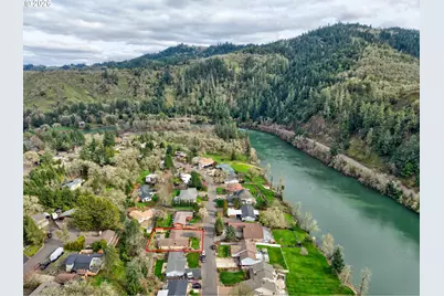 137 N River Dr, Roseburg, OR 97470 - Photo 47