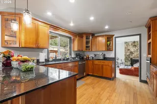 137 N River Dr, Roseburg, OR 97470 - Photo 17