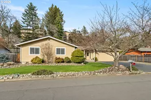 137 N River Dr, Roseburg, OR 97470 - Photo 3