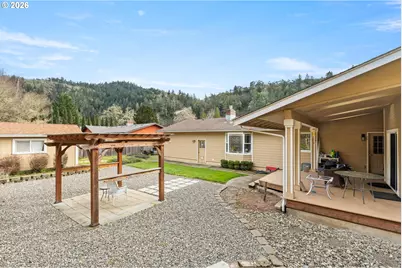 137 N River Dr, Roseburg, OR 97470 - Photo 43