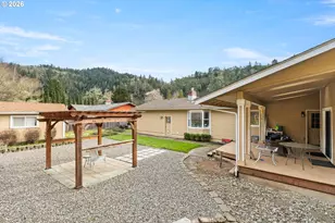 137 N River Dr, Roseburg, OR 97470 - Photo 43