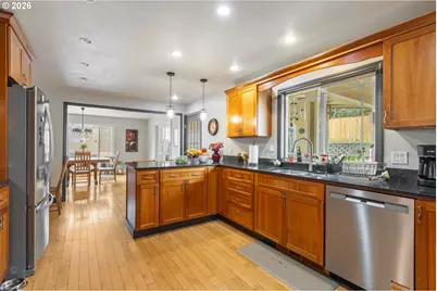 137 N River Dr, Roseburg, OR 97470 - Photo 15