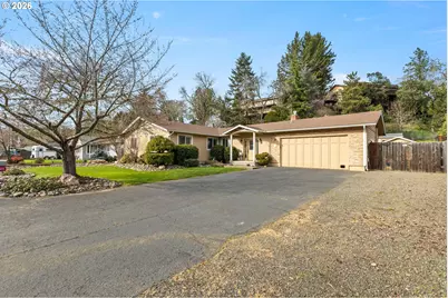 137 N River Dr, Roseburg, OR 97470 - Photo 5