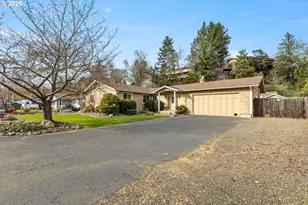 137 N River Dr, Roseburg, OR 97470 - Photo 5