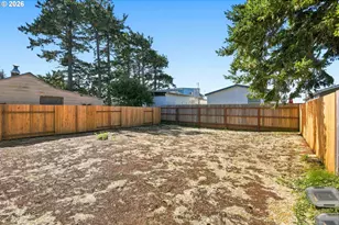 660 S Wall St, Coos Bay, OR 97420 - Photo 27