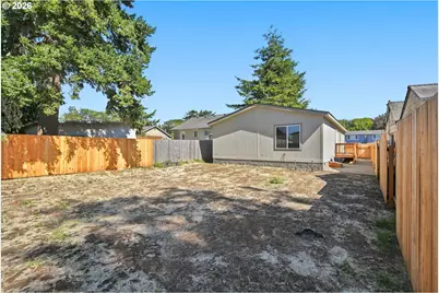 660 S Wall St, Coos Bay, OR 97420 - Photo 29