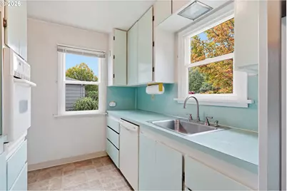 11140 NE Schuyler St, Portland, OR 97220 - Photo 9