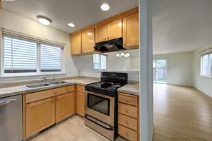 9350 N Hodge Ave, Portland, OR 97203 - Photo 9