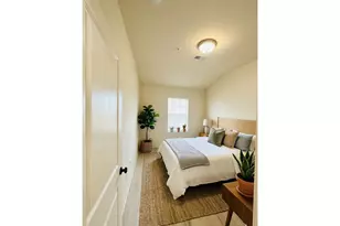 621 NE Garswood Ln, Hillsboro, OR 97006 - Photo 9