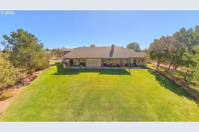 18853 SW Sisters Pl, Powell Butte, OR 97753 - Photo 5