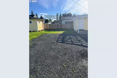 584 N Baxter St, Coquille, OR 97423 - Photo 37