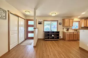 1614 5th St, Tillamook, OR 97141 - Photo 3