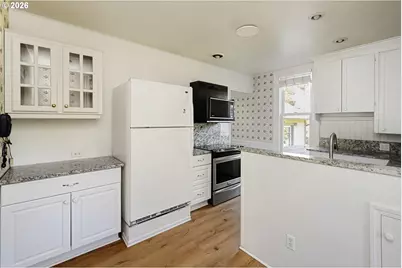 215 SW Hamilton St, Portland, OR 97239 - Photo 9