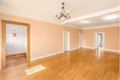 215 SW Hamilton St, Portland, OR 97239 - Photo 5