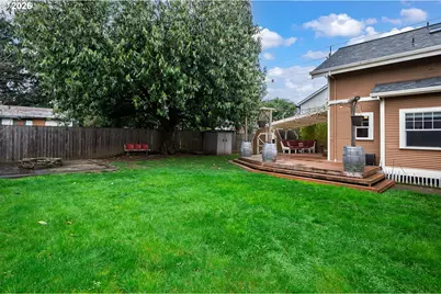 8265 N Fiske Ave, Portland, OR 97203 - Photo 21