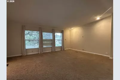 220 NW Trust St, Roseburg, OR 97471 - Photo 5