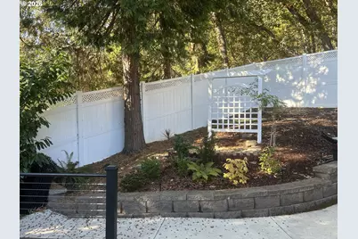 220 NW Trust St, Roseburg, OR 97471 - Photo 37