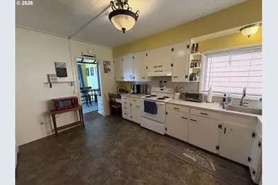 402 SE 75th Ave, Portland, OR 97215 - Photo 13