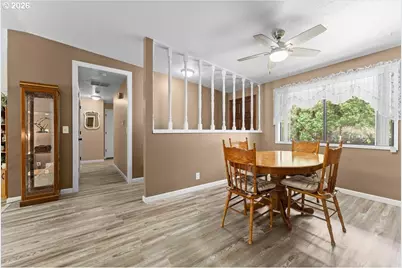 685 SW 20th Cir, Troutdale, OR 97060 - Photo 9