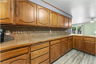 685 SW 20th Cir, Troutdale, OR 97060 - Photo 17
