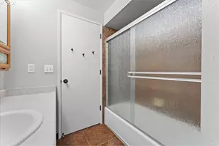 685 SW 20th Cir, Troutdale, OR 97060 - Photo 33