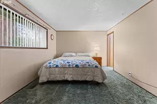 685 SW 20th Cir, Troutdale, OR 97060 - Photo 23