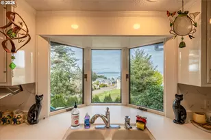875 Signal Way, Coos Bay, OR 97420 - Photo 11