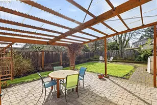 2418 NE 137th Ave, Portland, OR 97230 - Photo 17