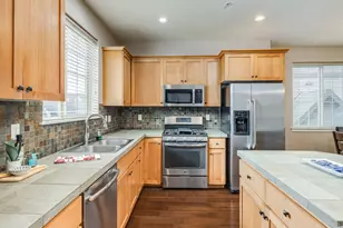 8139 NE Rockne Way, Hillsboro, OR 97006 - Photo 11