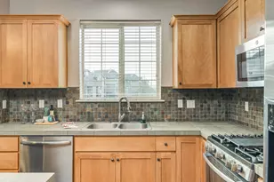 8139 NE Rockne Way, Hillsboro, OR 97006 - Photo 15