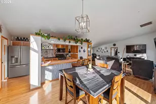 770 18th Ave, Coos Bay, OR 97420 - Photo 17