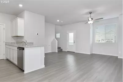 1197 Parkside Ave, Woodburn, OR 97071 - Photo 3