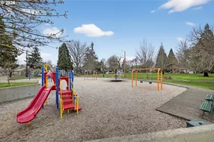 352 NE 21st St, Salem, OR 97301 - Photo 35