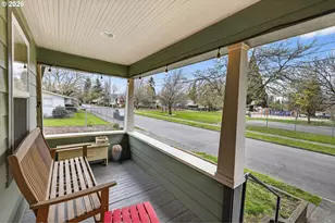 352 NE 21st St, Salem, OR 97301 - Photo 3