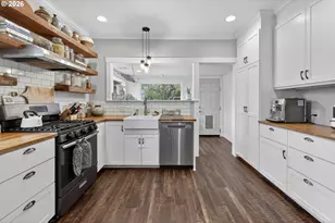 352 NE 21st St, Salem, OR 97301 - Photo 11