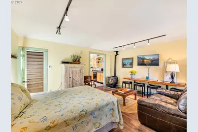 817 Exchange St, Astoria, OR 97103 - Photo 21