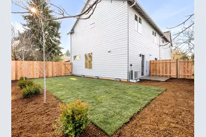 9560 N Buchanan Ave, Portland, OR 97203 - Photo 13